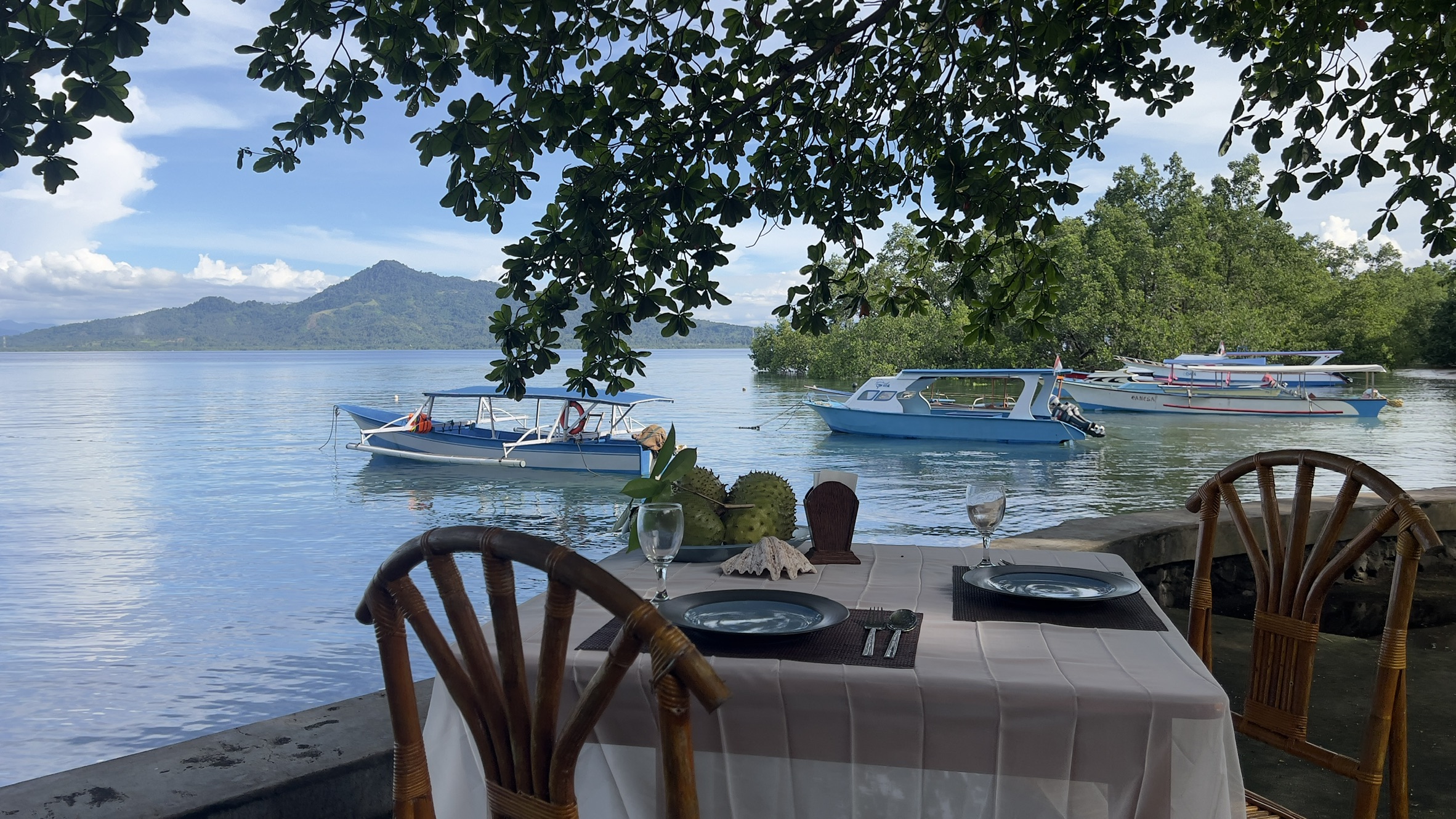 Sea view restaurant at Bunaken Sunrise Resort serving fresh Indonesian cuisine overlooking the ocean